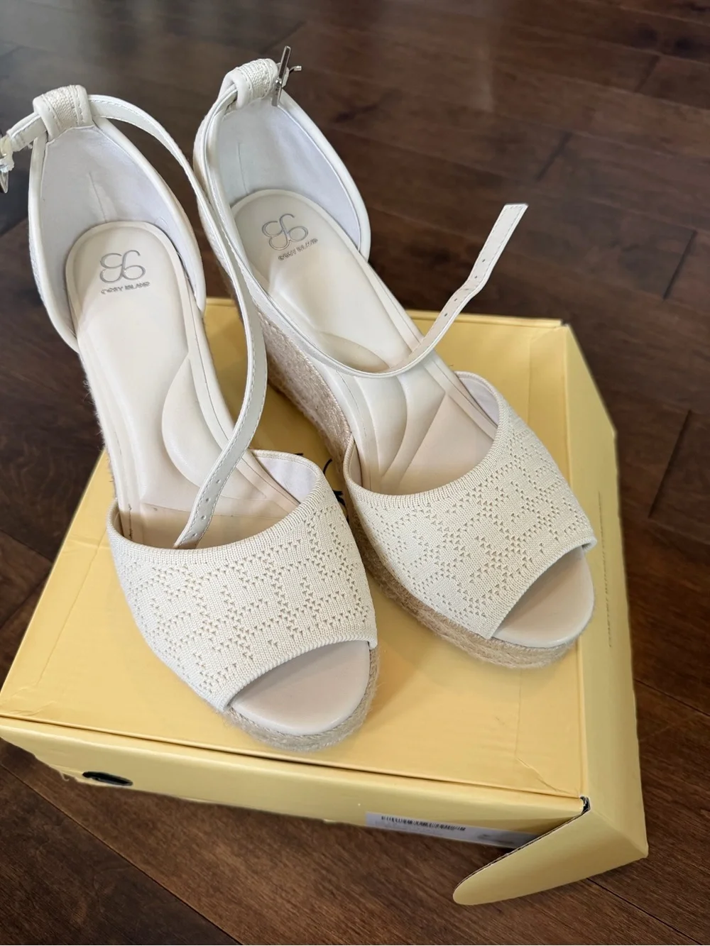 Cost Island commute Women’s Espadrille Wedge Sandal - Ivory size 7.5